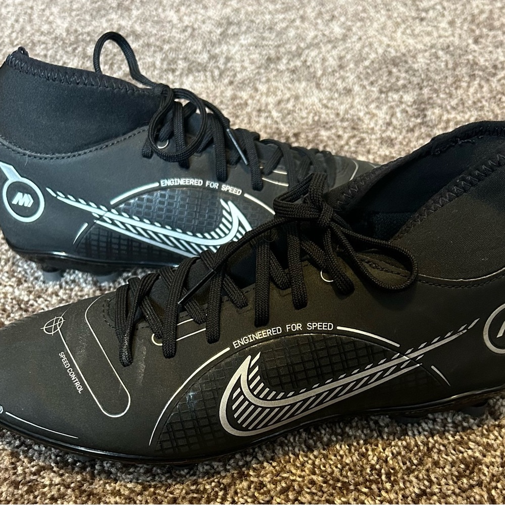 Nike Mercurial soccer shoes, size 6.5. Only worn a few times.
